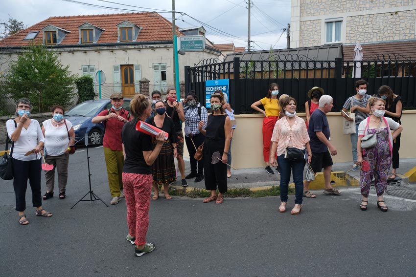 devant la maison aux rosierspoursite