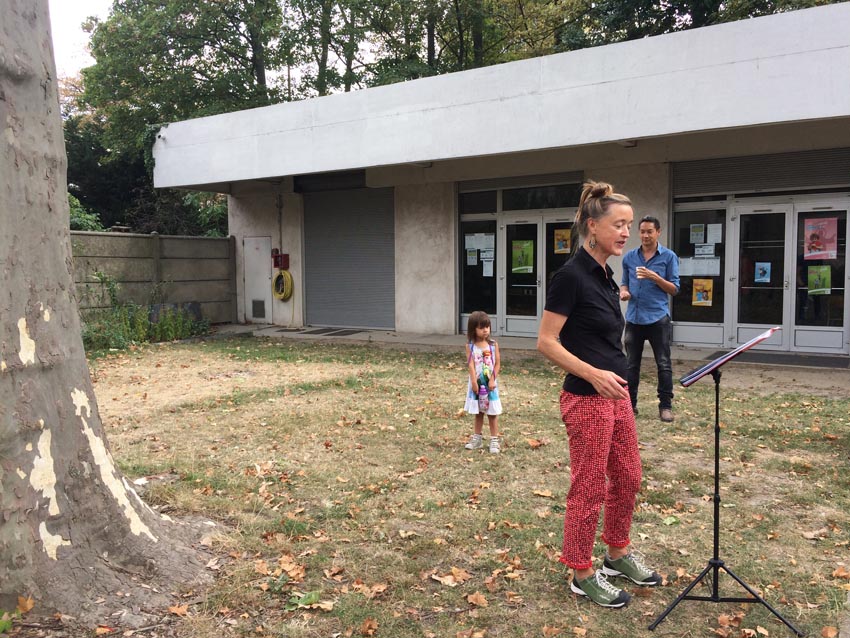 devant larbre de libertépoursite