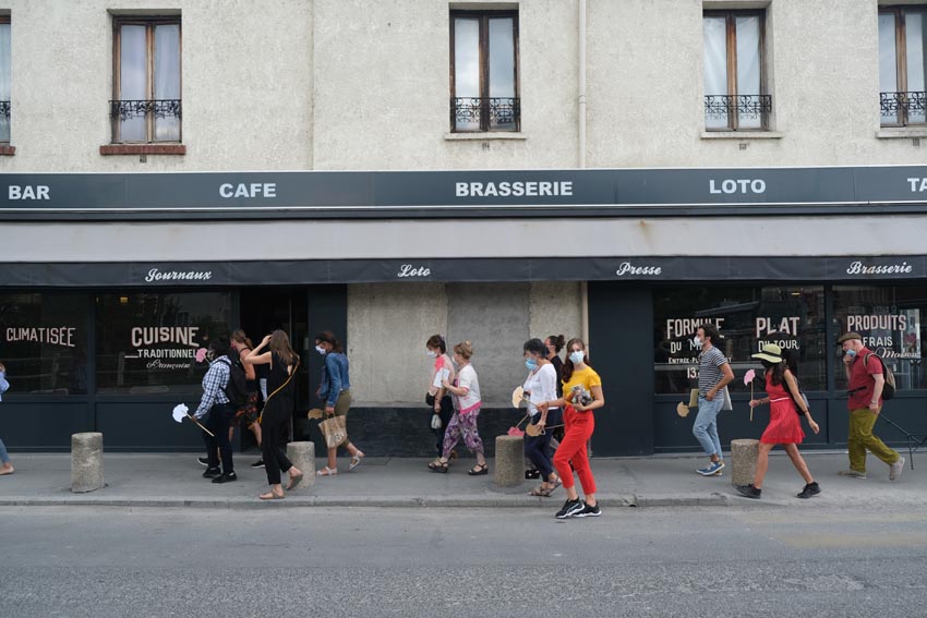 groupe marchand devant cafépoursite